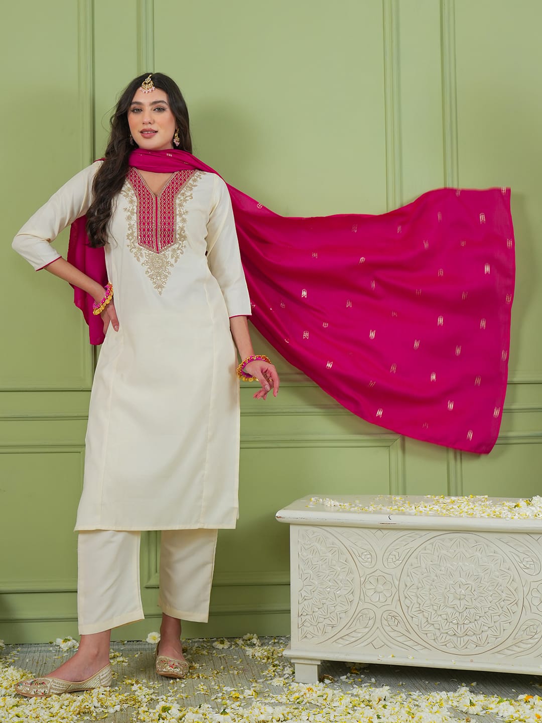 WOMEN'S HEAVY SIMER GOLD SILK KURTI, PANT & DUPPATA SET'S*
