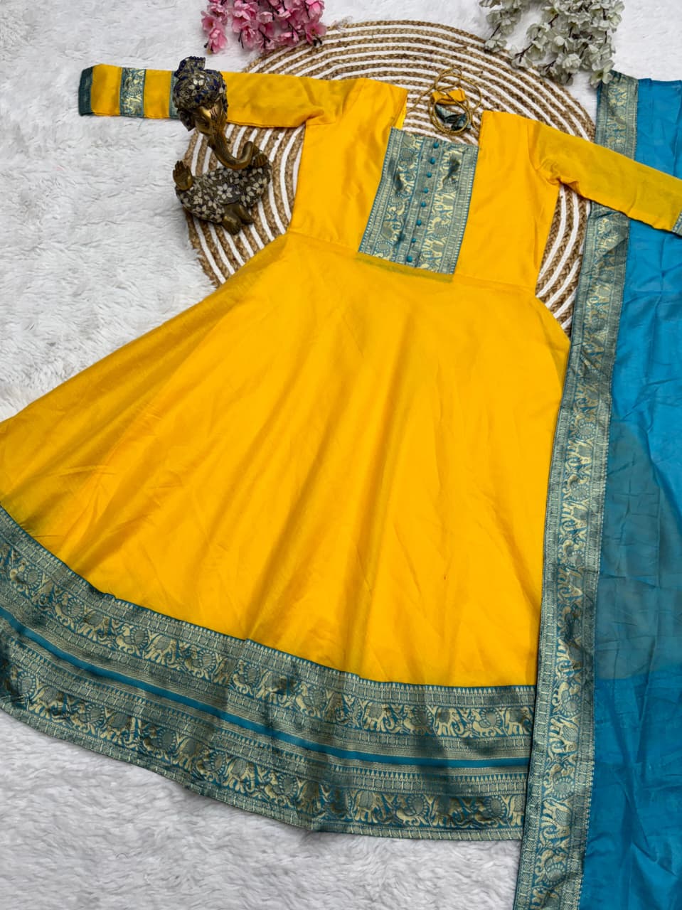 Introducing New Super Trendy Traditional Outfit