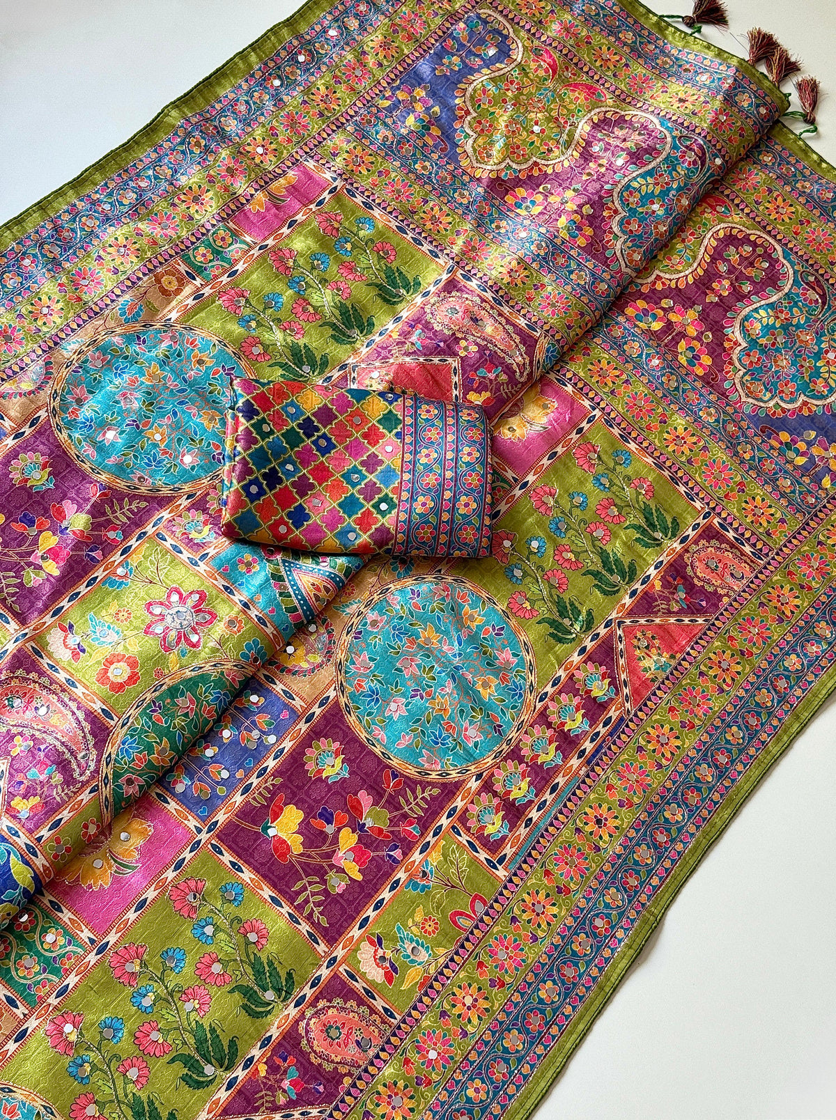 Soft Georgette Colorful Threads Work Saree (Coloring)