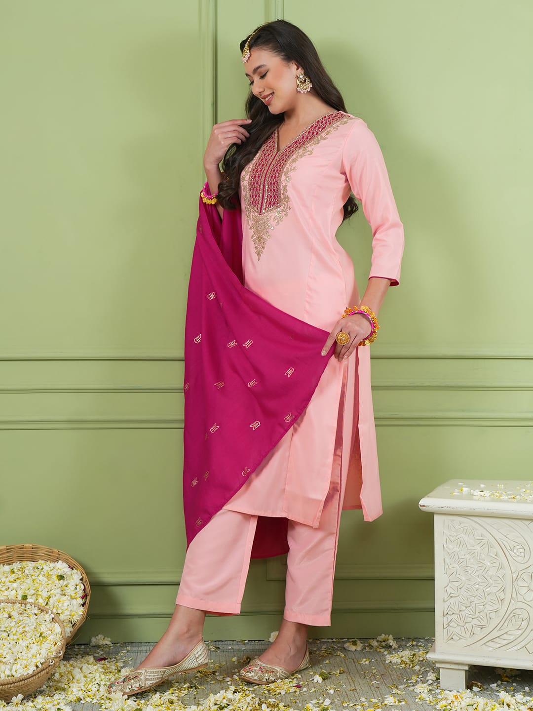 WOMEN'S HEAVY SIMER GOLD SILK KURTI, PANT & DUPPATA SET'S*